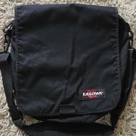 Eastpak Unisex Crossbody Satchel - Picture 2 of 8